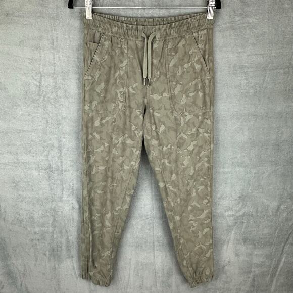 Athleta Pants Womens 2 Green Farallon Jogger Camo Athleisure Comfort Workout Gym - Picture 1 of 14